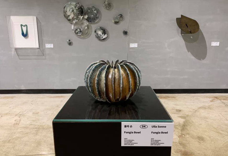 Fungiakrukke på biennale i Sydkorea